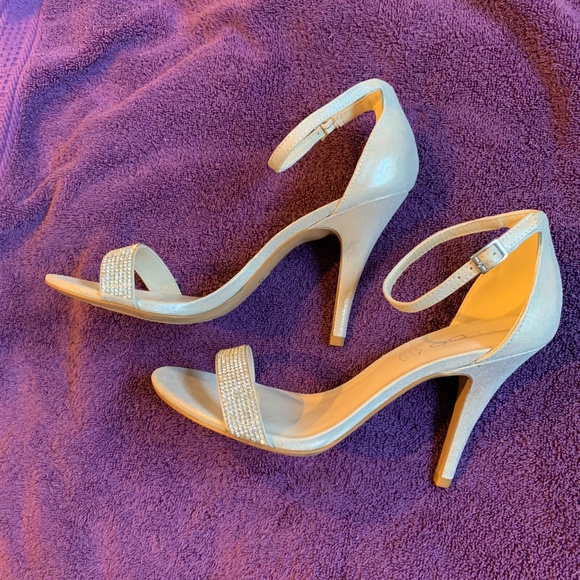 NWOB Aldo Silver/Rhinestone Ankle Leather Sandals sz 8.5 - Picture 5 of 7